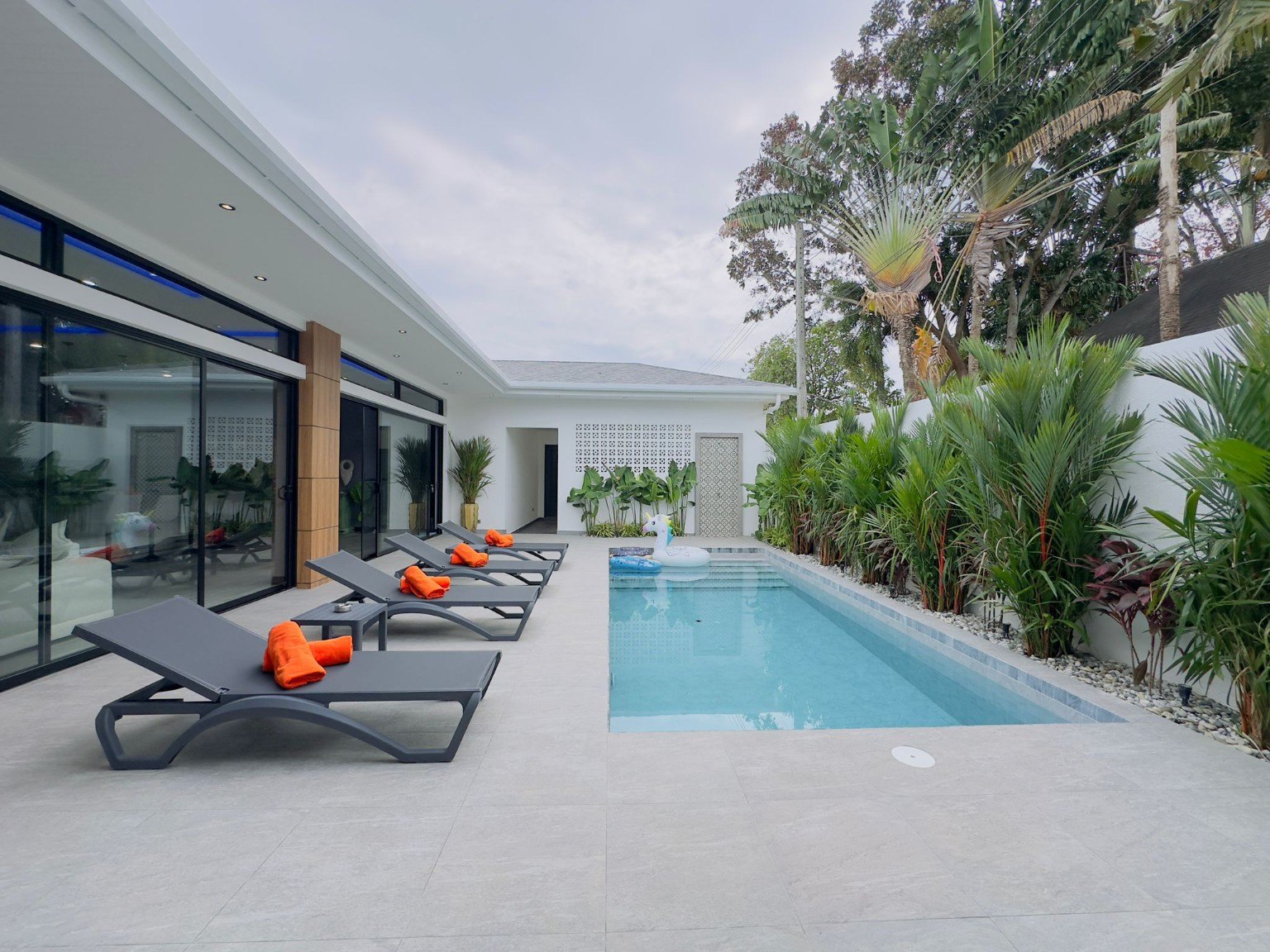 Villa Manon swimming pool