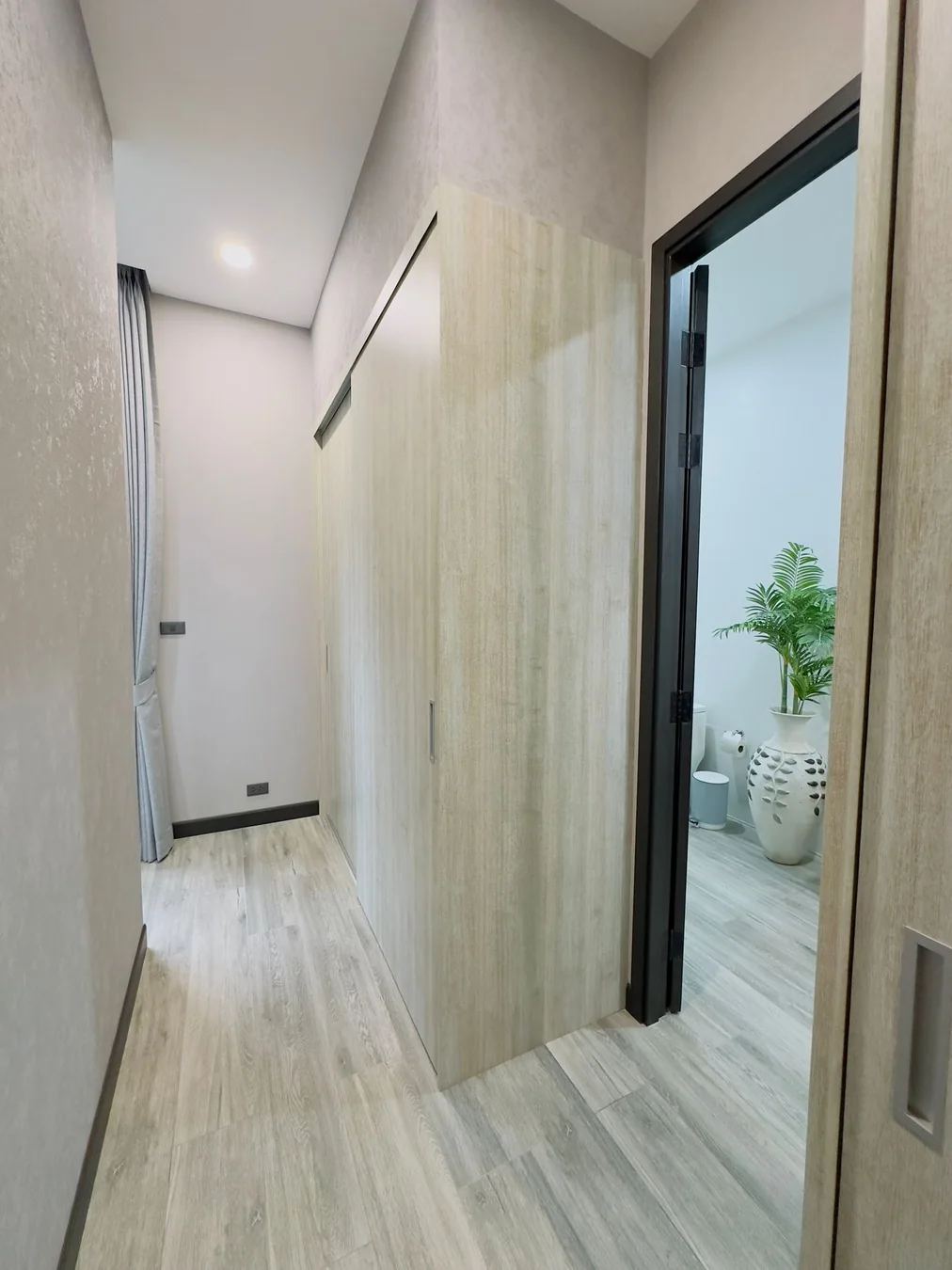 Contemporary bedroom